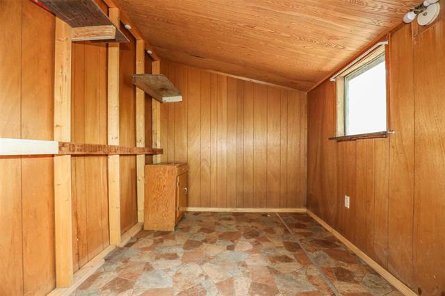 741 Stella Ave, Winnipeg, MB - Indoor Photo Showing Other Room
