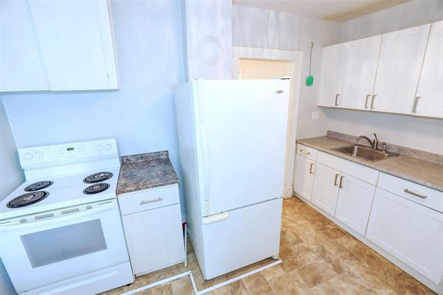 741 Stella Ave, Winnipeg, MB - Indoor Photo Showing Kitchen