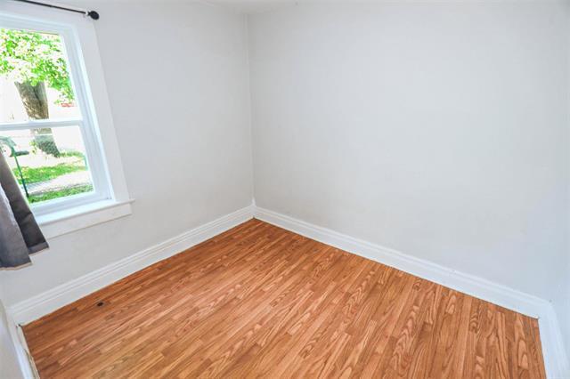 741 Stella Ave, Winnipeg, MB - Indoor Photo Showing Other Room