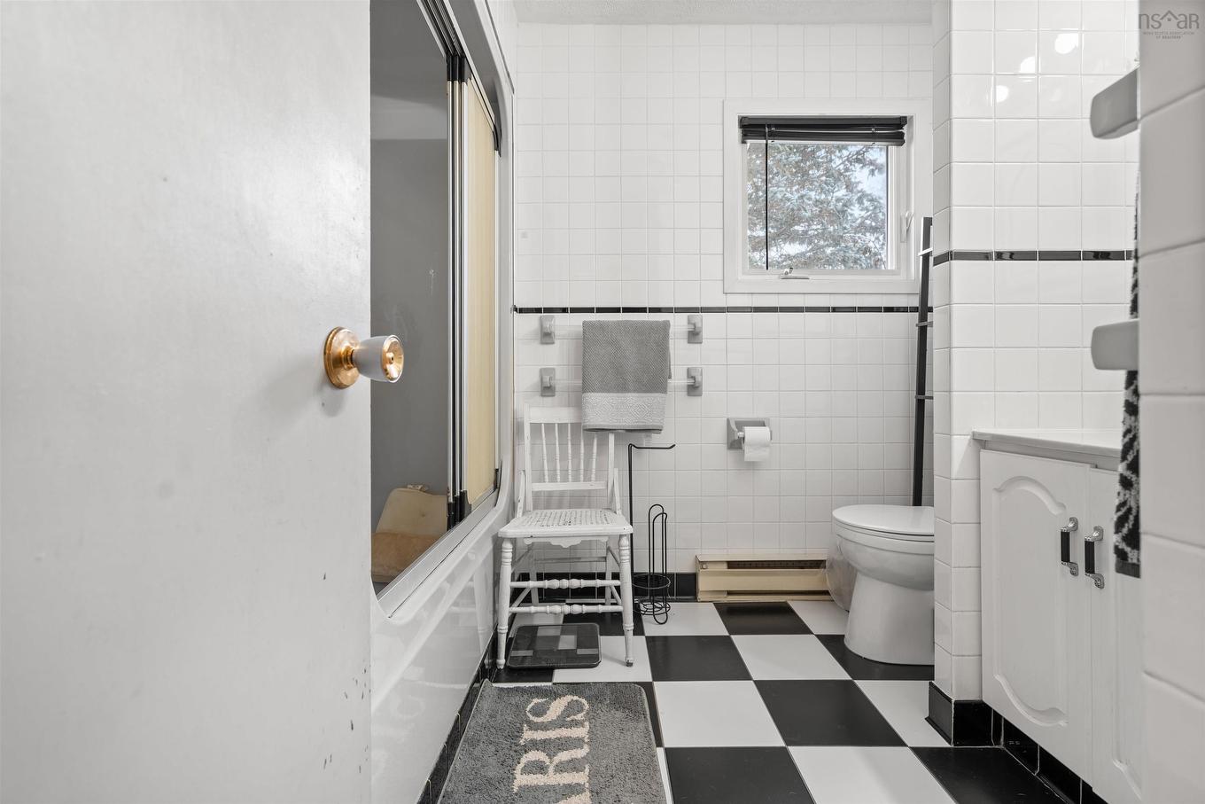 16 Rogers Avenue, Amherst, NS - Indoor Photo Showing Bathroom