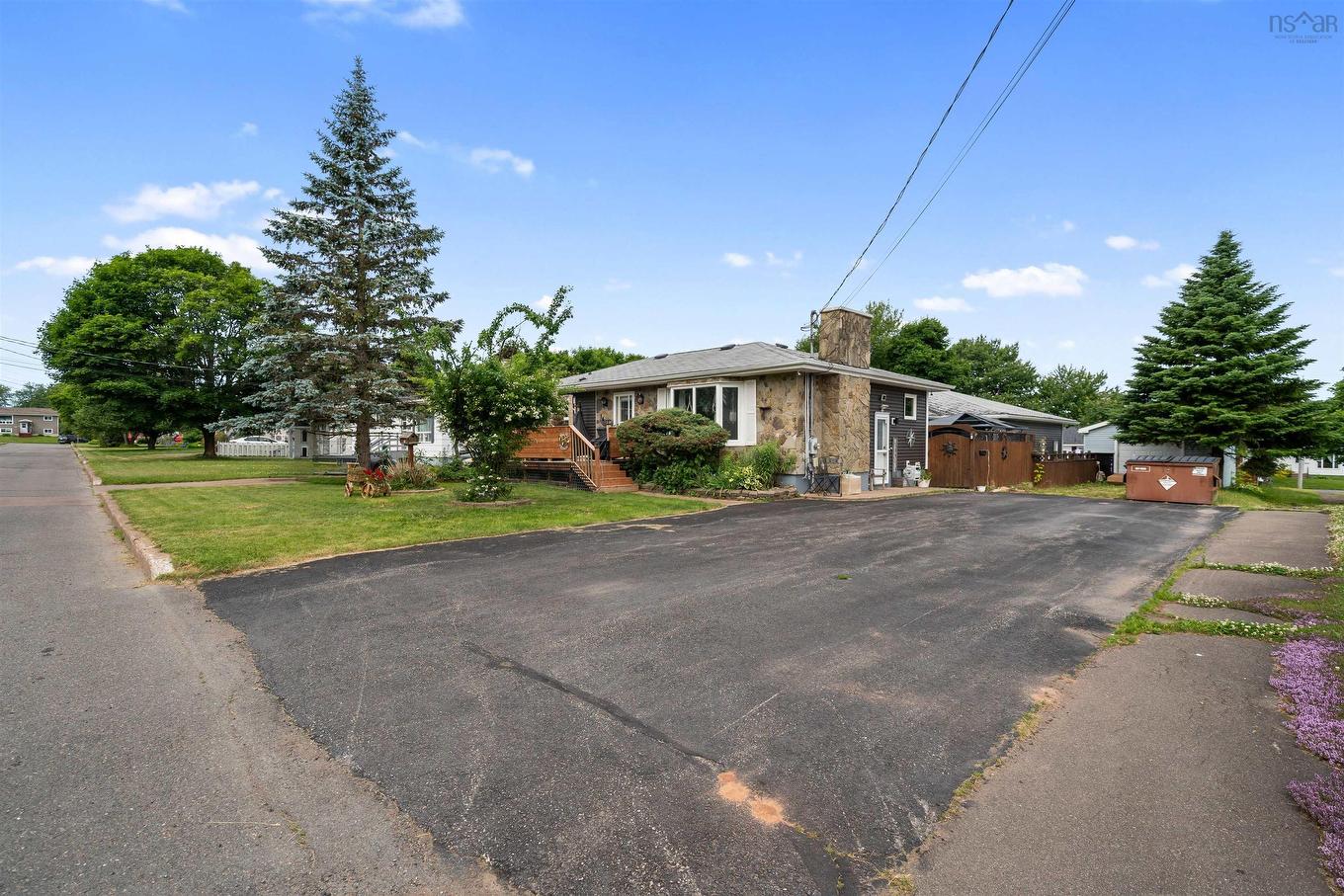16 Rogers Avenue, Amherst, NS - Outdoor