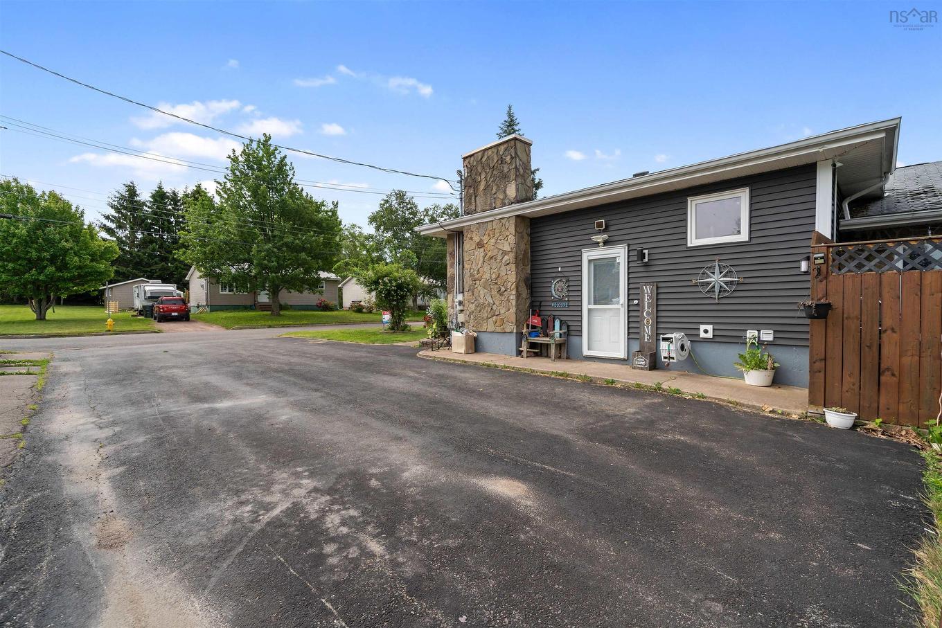 16 Rogers Avenue, Amherst, NS - Outdoor