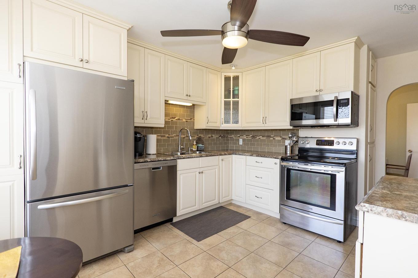 12 Central Avenue, Amherst, NS - Indoor Photo Showing Kitchen
