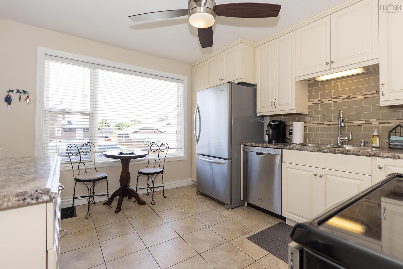 12 Central Avenue, Amherst, NS - Indoor Photo Showing Kitchen