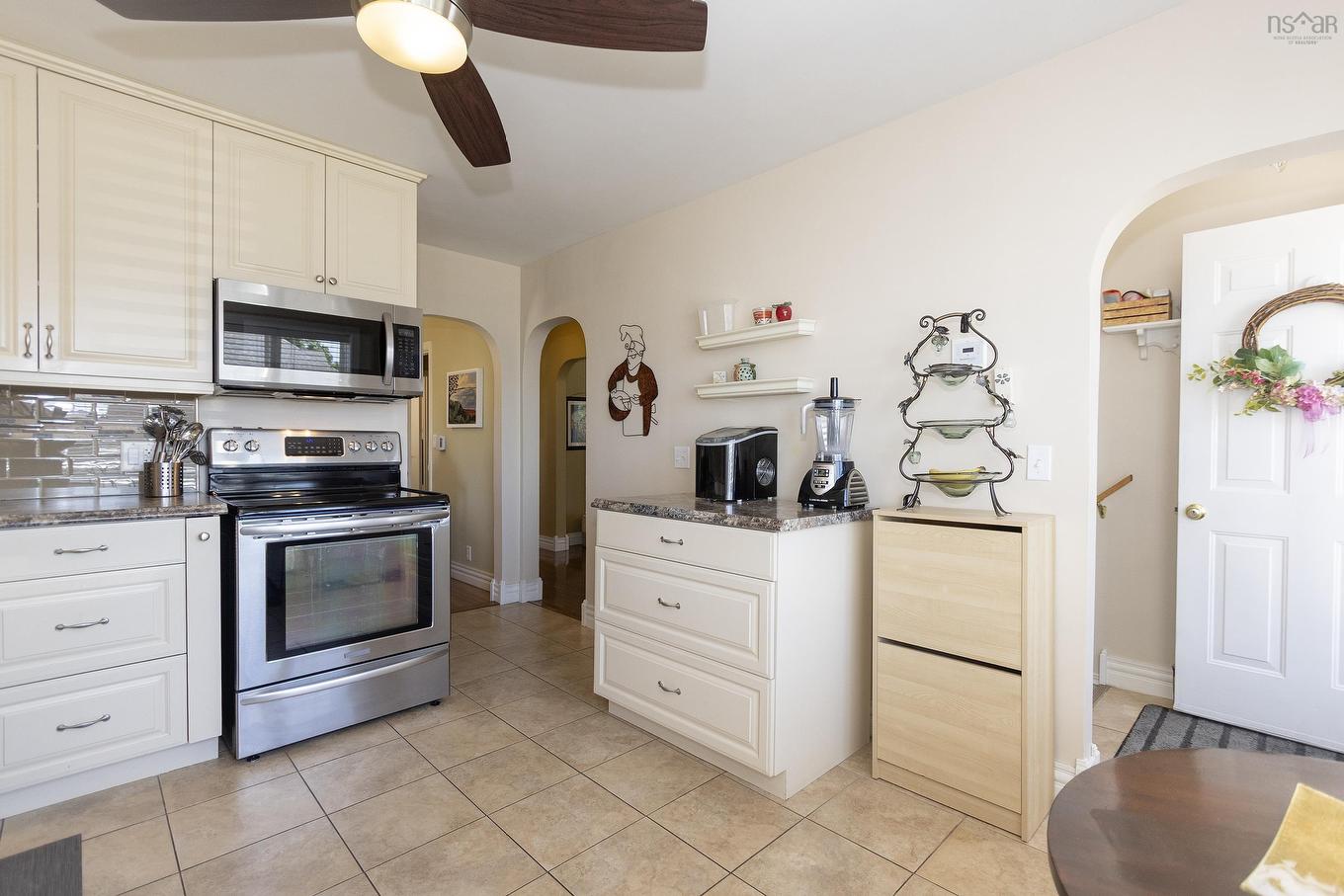 12 Central Avenue, Amherst, NS - Indoor Photo Showing Kitchen