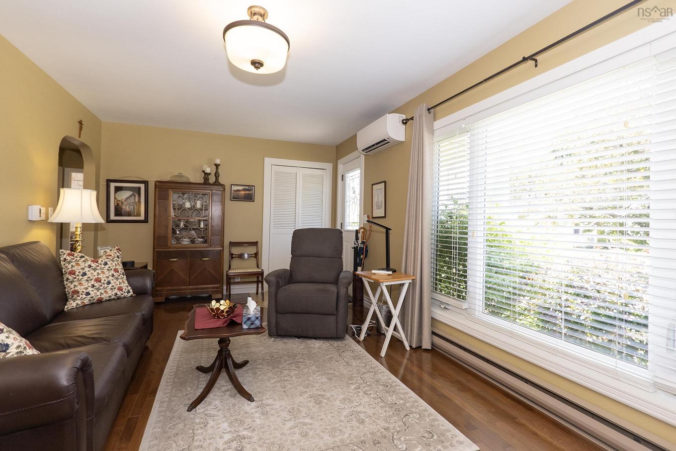 12 Central Avenue, Amherst, NS - Indoor Photo Showing Living Room