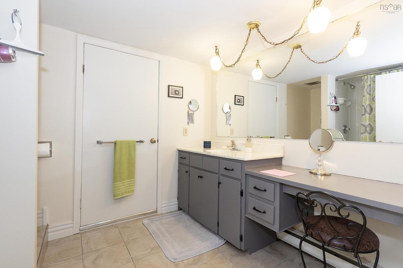 12 Central Avenue, Amherst, NS - Indoor Photo Showing Bathroom