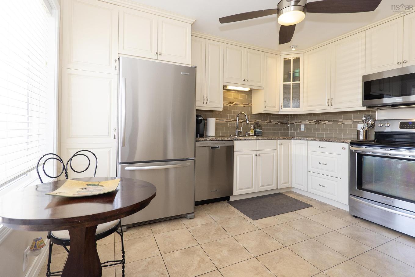 12 Central Avenue, Amherst, NS - Indoor Photo Showing Kitchen