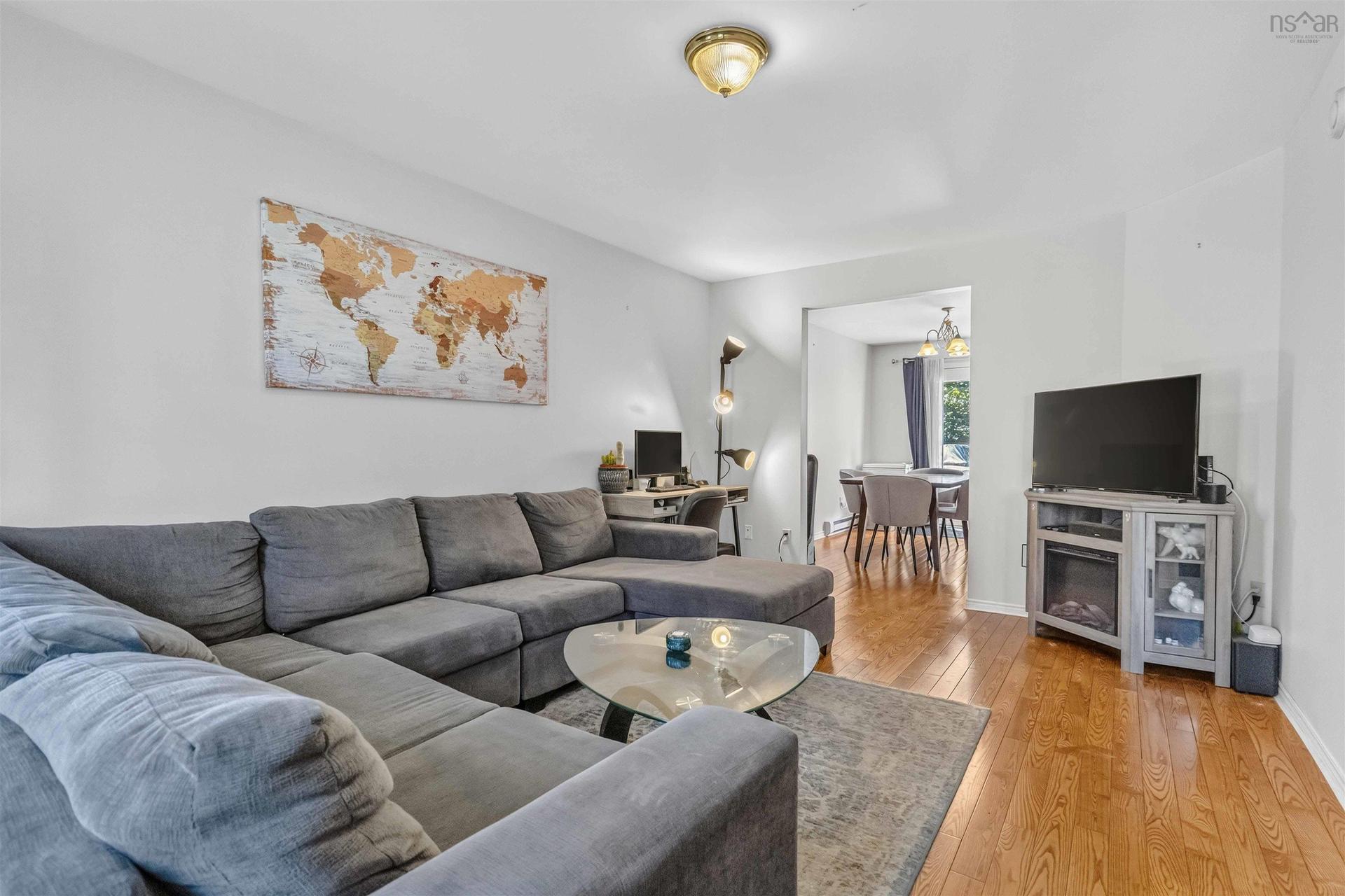 38 Ridgecrest Drive, Bridgewater, NS - Indoor Photo Showing Living Room