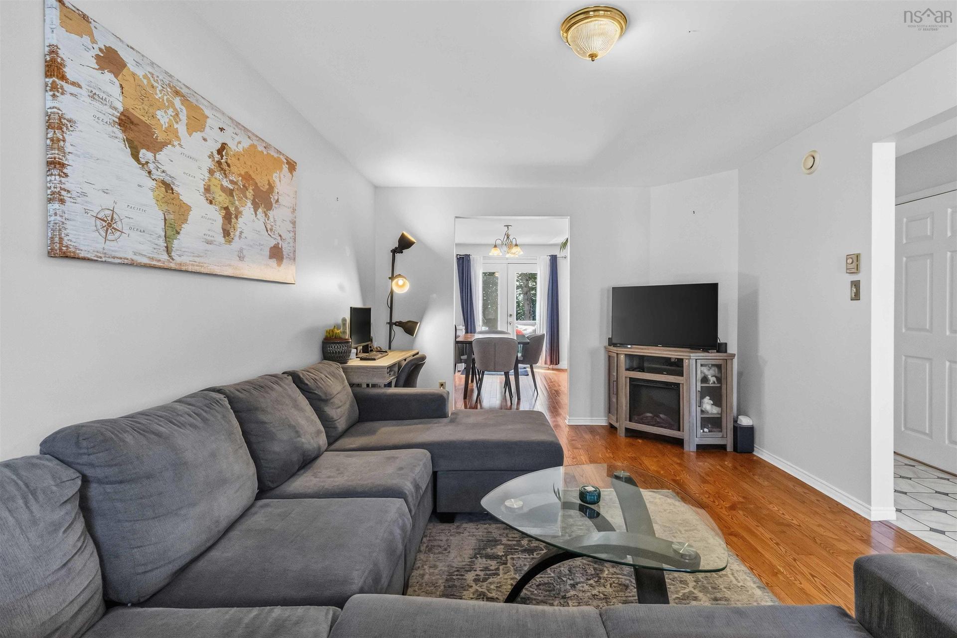 38 Ridgecrest Drive, Bridgewater, NS - Indoor Photo Showing Living Room