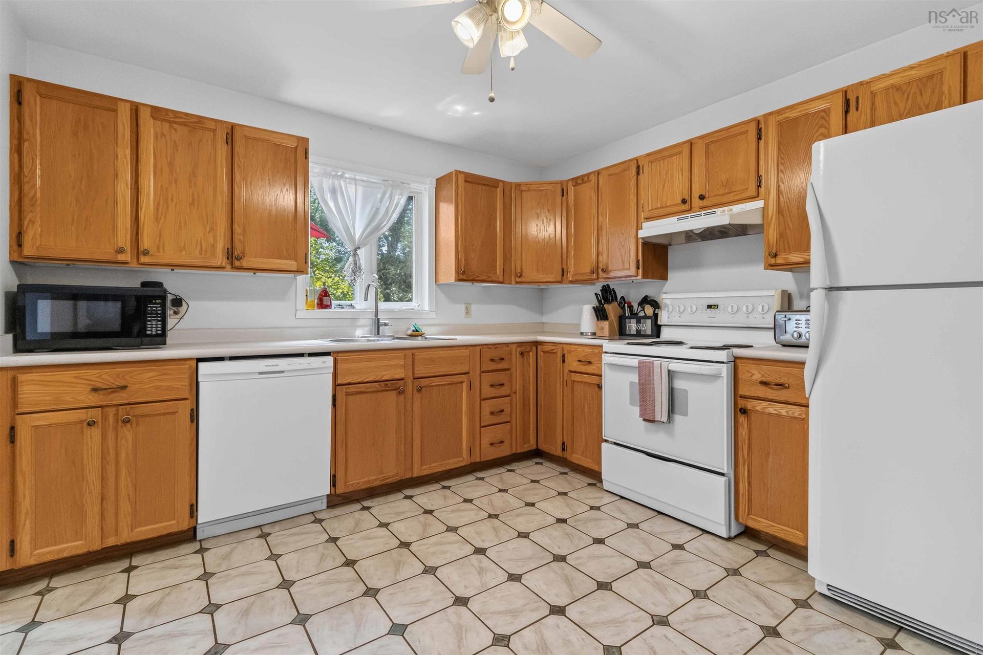 38 Ridgecrest Drive, Bridgewater, NS - Indoor Photo Showing Kitchen With Double Sink