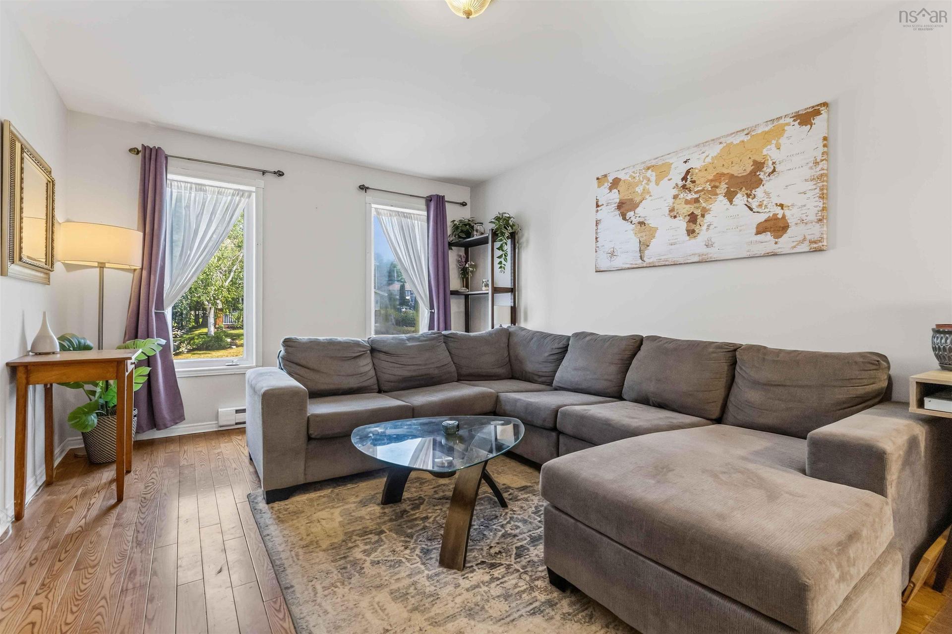 38 Ridgecrest Drive, Bridgewater, NS - Indoor Photo Showing Living Room