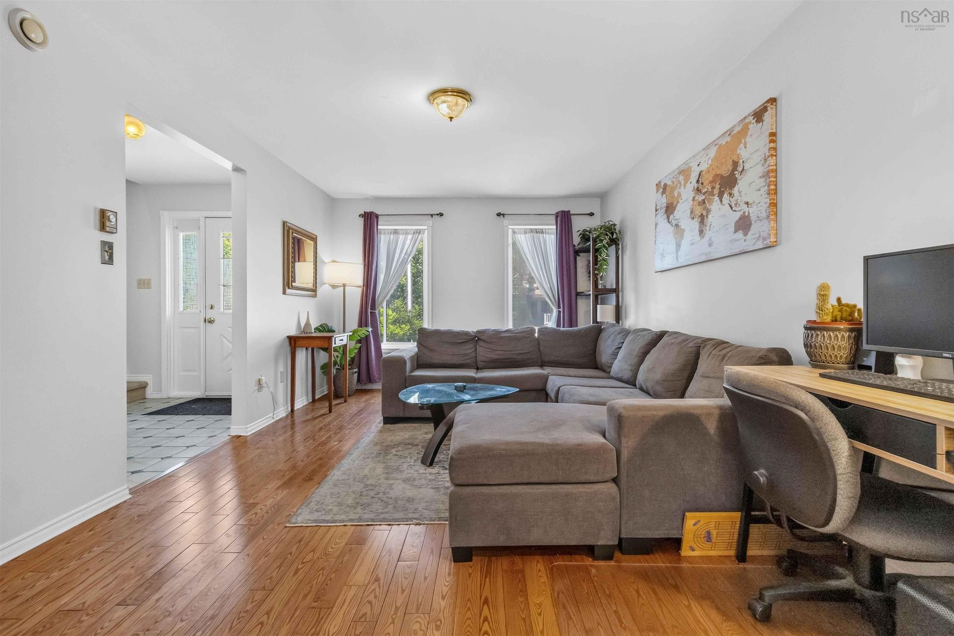 38 Ridgecrest Drive, Bridgewater, NS - Indoor Photo Showing Living Room