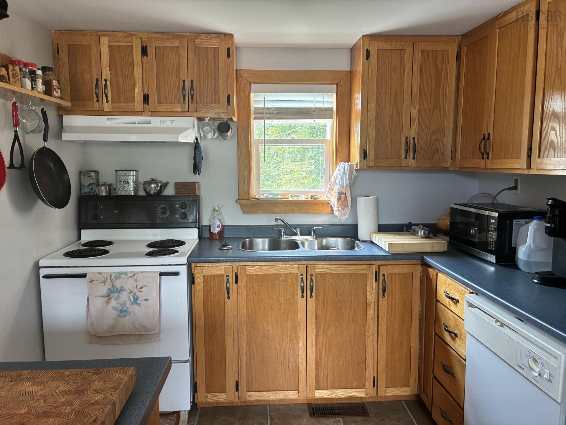 36996 Cabot Trail, Ingonish Centre, NS - Indoor Photo Showing Kitchen With Double Sink