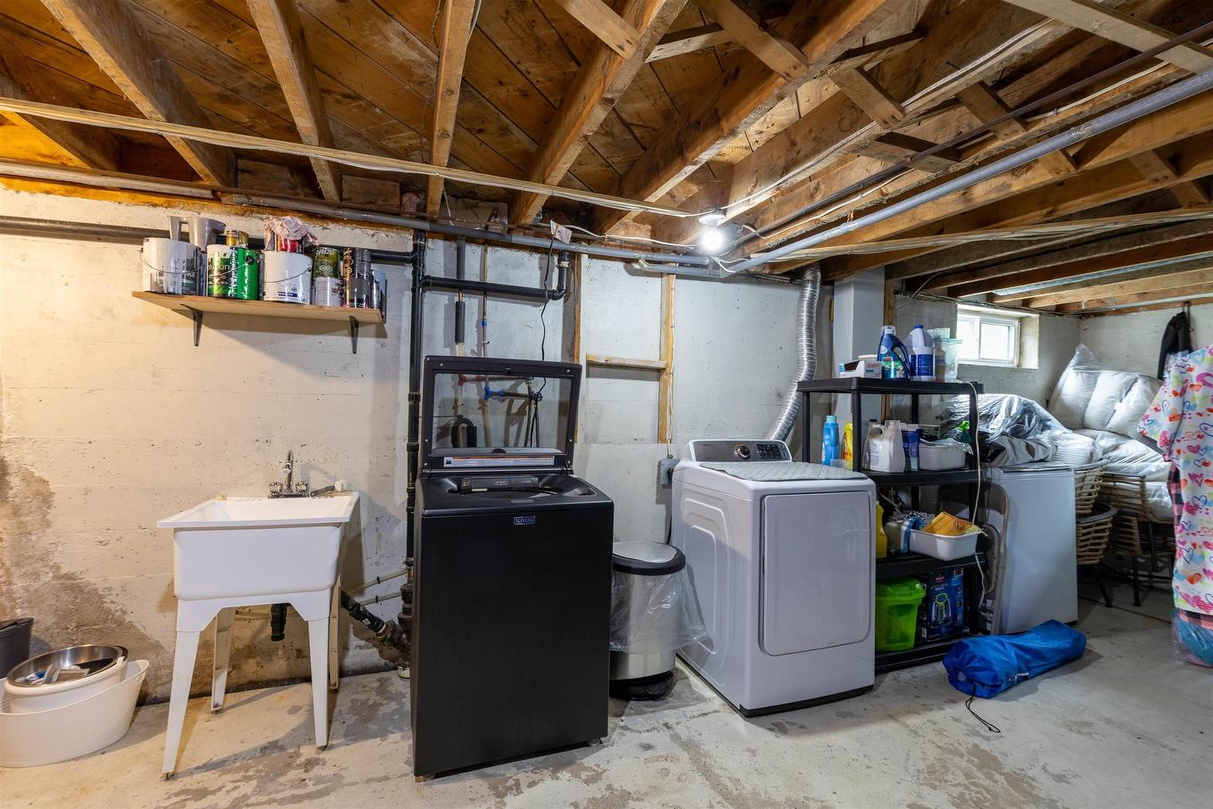 69 King Street, Yarmouth, NS - Indoor Photo Showing Laundry Room