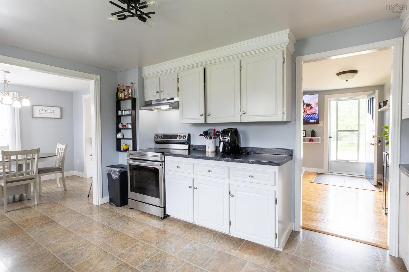 69 King Street, Yarmouth, NS - Indoor Photo Showing Kitchen