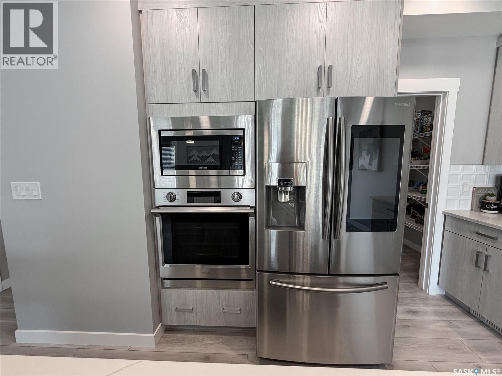 3755 Gee Crescent, Regina, SK - Indoor Photo Showing Kitchen With Stainless Steel Kitchen