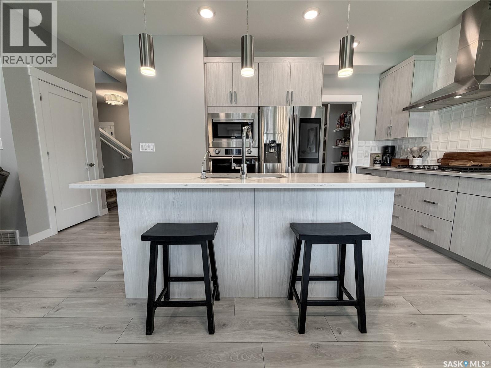 3755 Gee Crescent, Regina, SK - Indoor Photo Showing Kitchen With Upgraded Kitchen