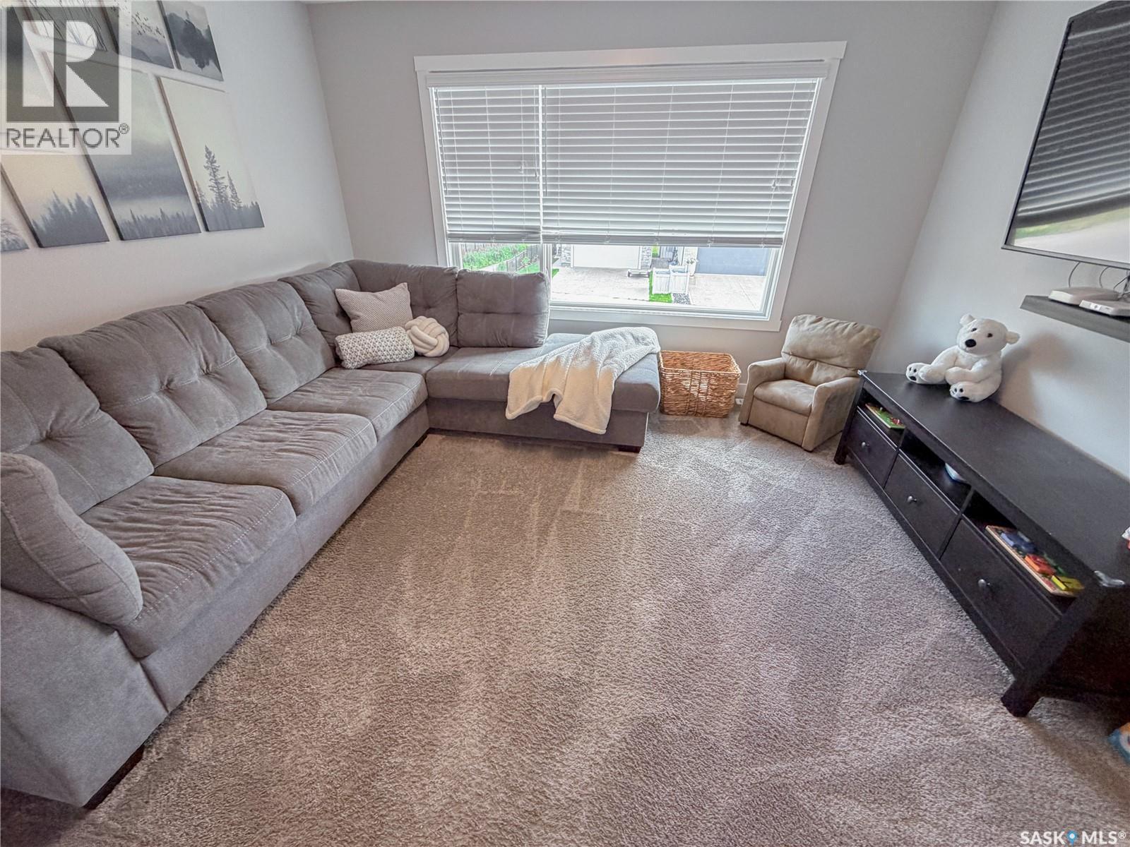 3755 Gee Crescent, Regina, SK - Indoor Photo Showing Living Room