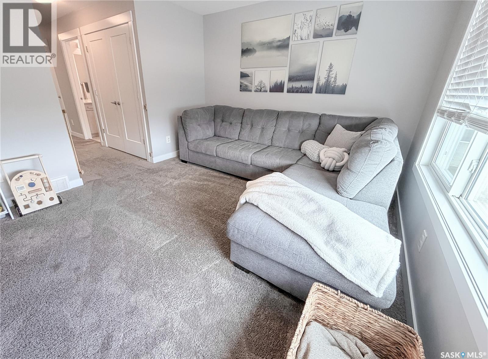 3755 Gee Crescent, Regina, SK - Indoor Photo Showing Living Room