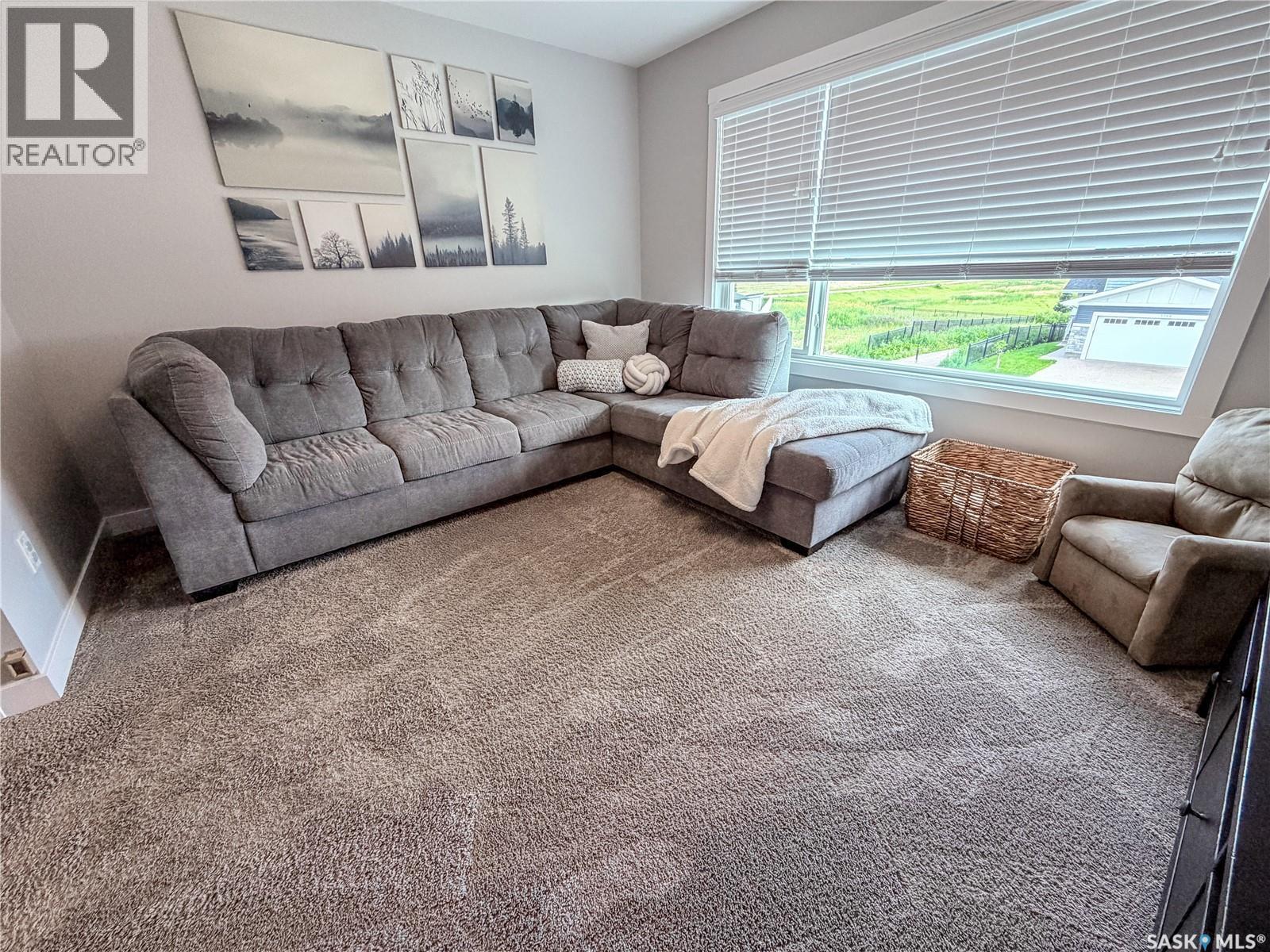 3755 Gee Crescent, Regina, SK - Indoor Photo Showing Living Room