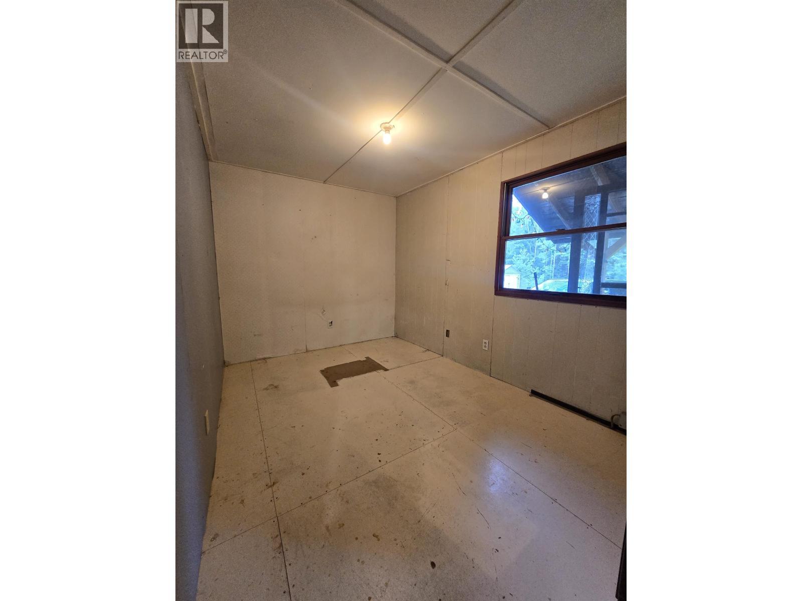 892-894 Barkerville Highway, Quesnel, BC - Indoor Photo Showing Other Room