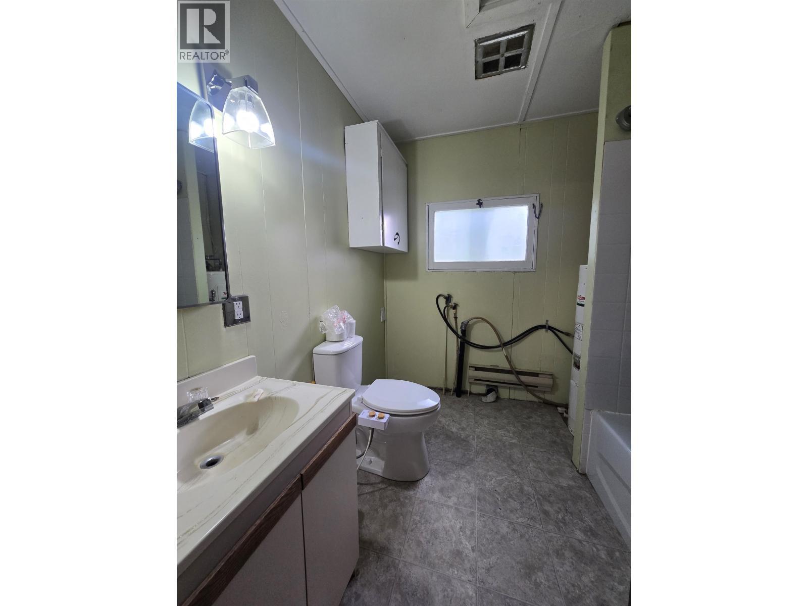 892-894 Barkerville Highway, Quesnel, BC - Indoor Photo Showing Bathroom