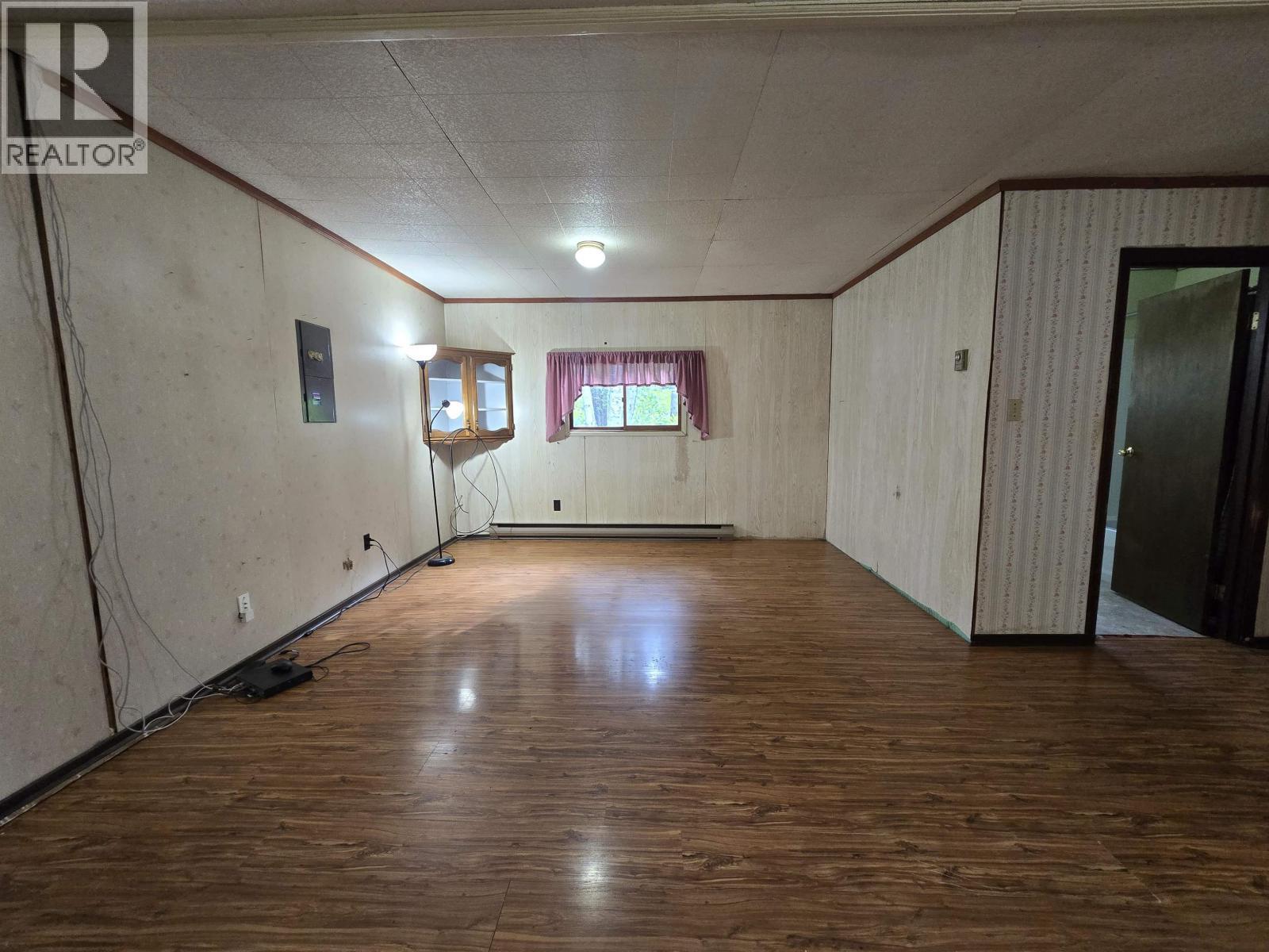 892-894 Barkerville Highway, Quesnel, BC - Indoor Photo Showing Other Room
