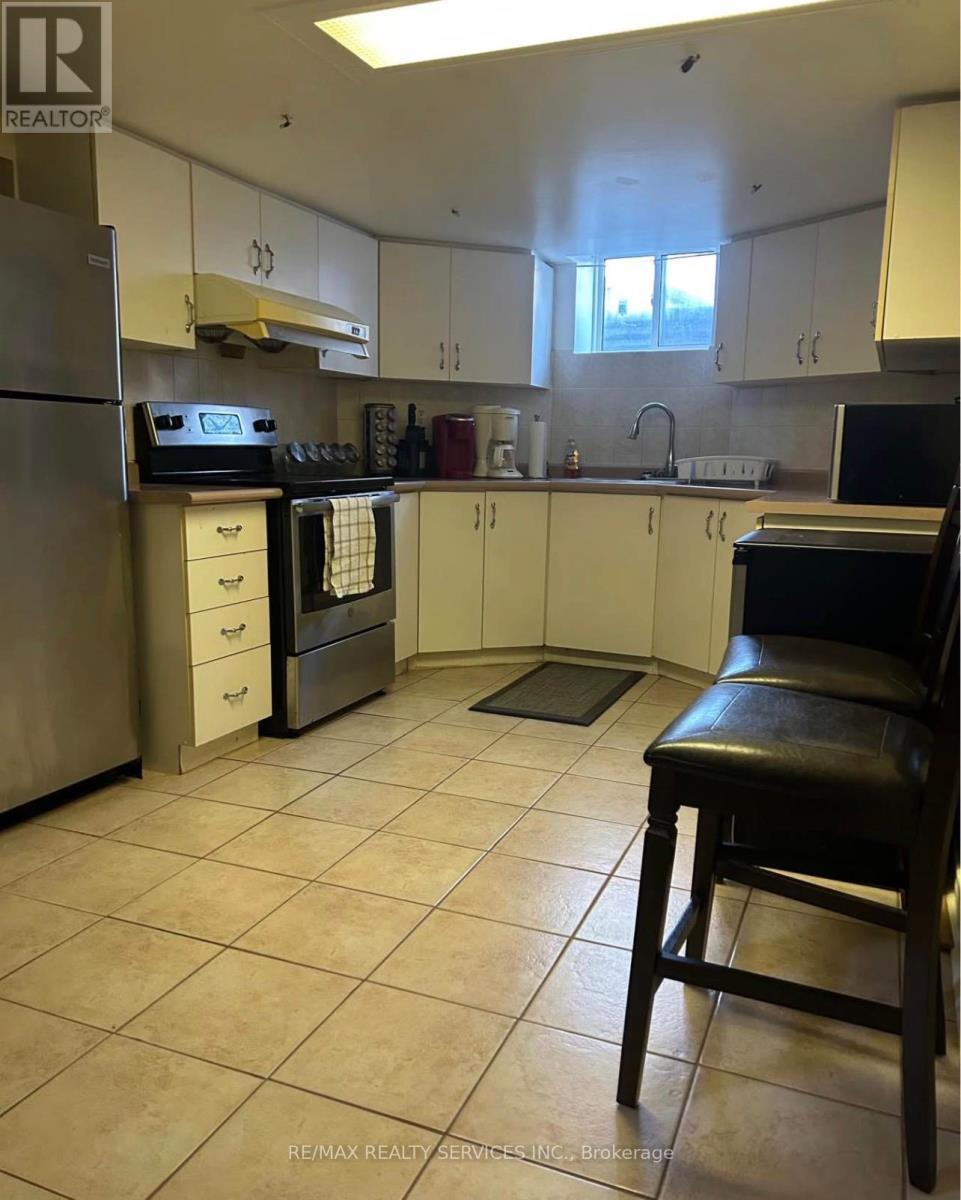 3311 Pilcom Crescent, Mississauga, ON - Indoor Photo Showing Kitchen