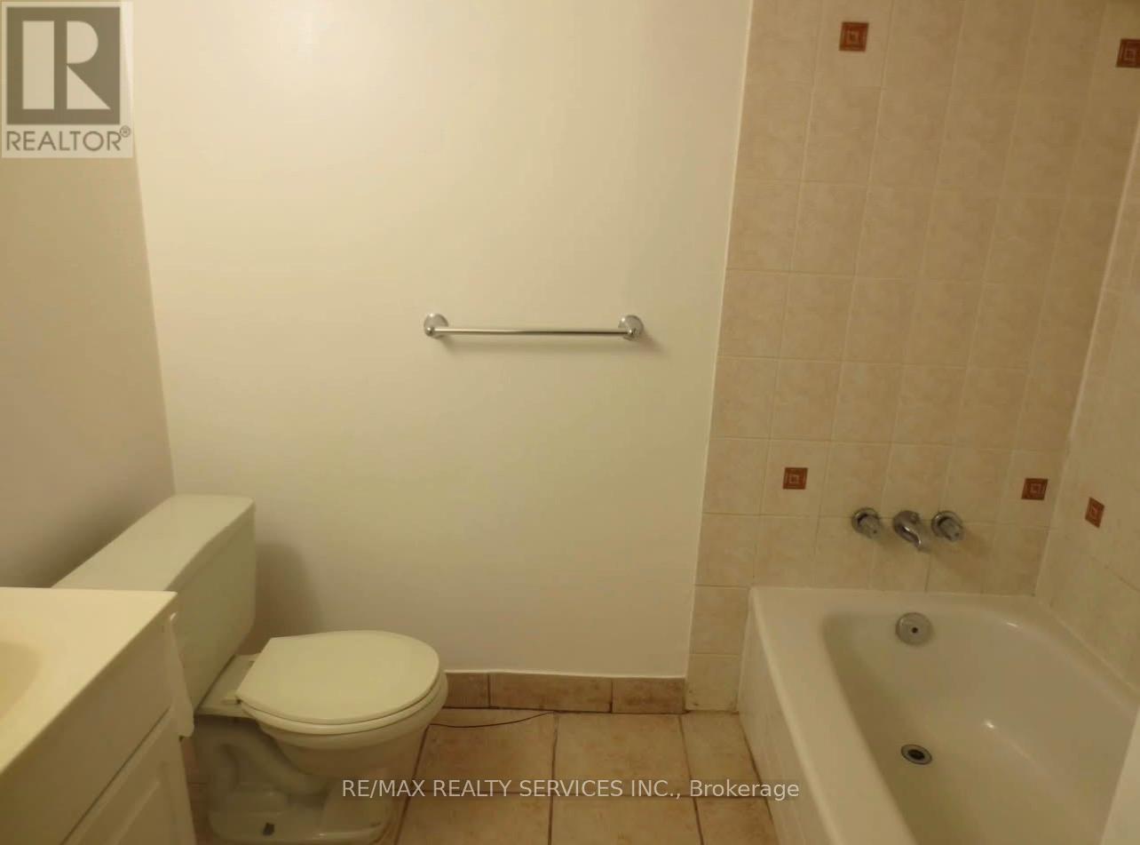 3311 Pilcom Crescent, Mississauga, ON - Indoor Photo Showing Bathroom
