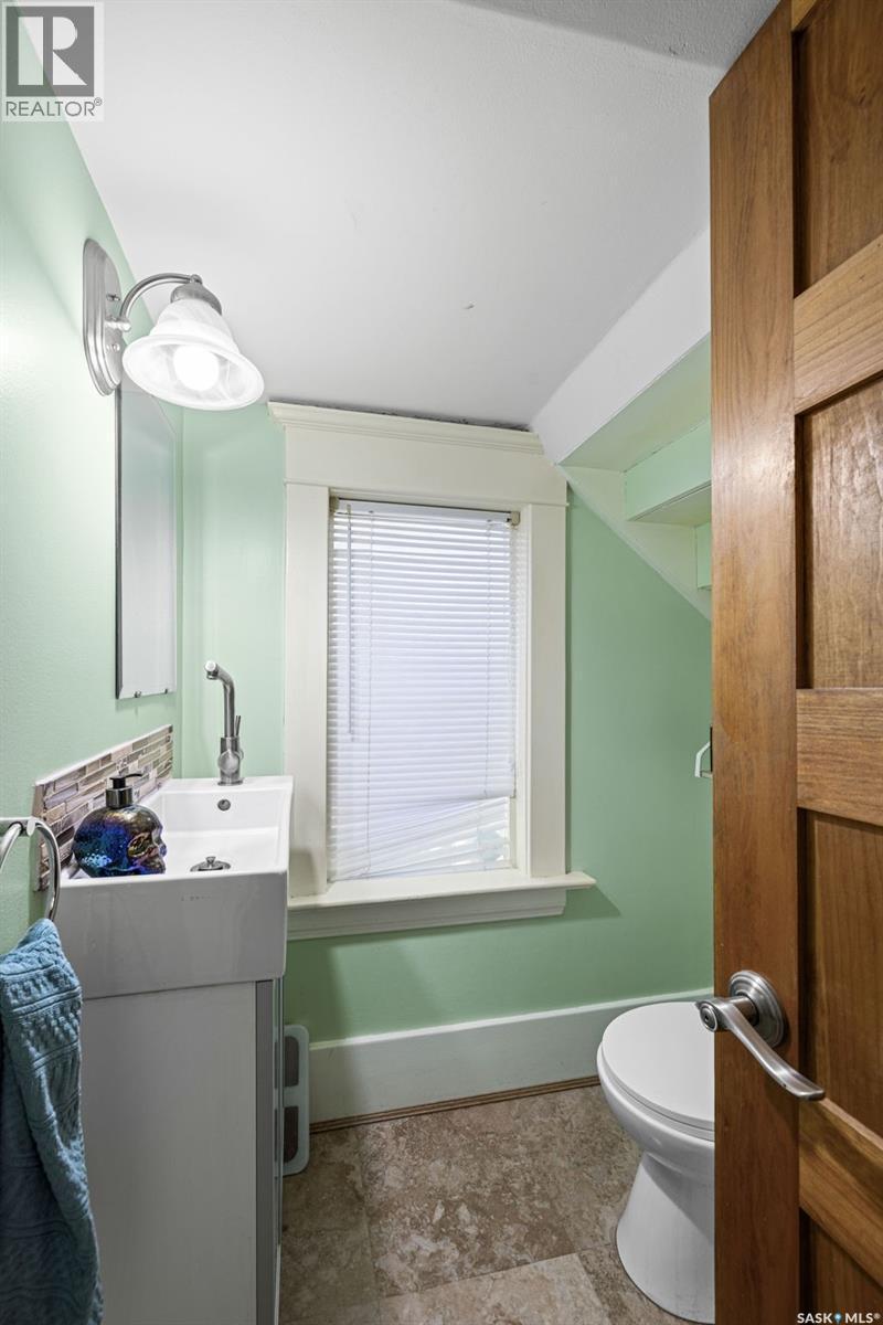 1422 Cameron Street, Regina, SK - Indoor