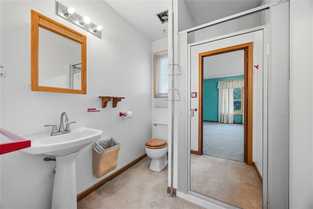 439 Maude Street, Petrolia, ON - Indoor Photo Showing Bathroom