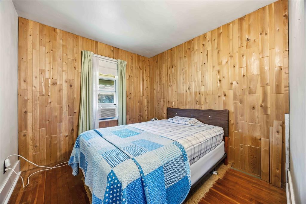 439 Maude Street, Petrolia, ON - Indoor Photo Showing Bedroom