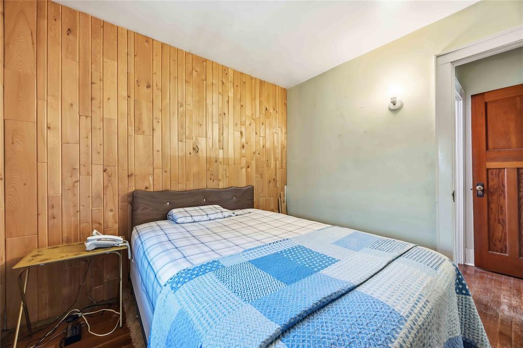 439 Maude Street, Petrolia, ON - Indoor Photo Showing Bedroom