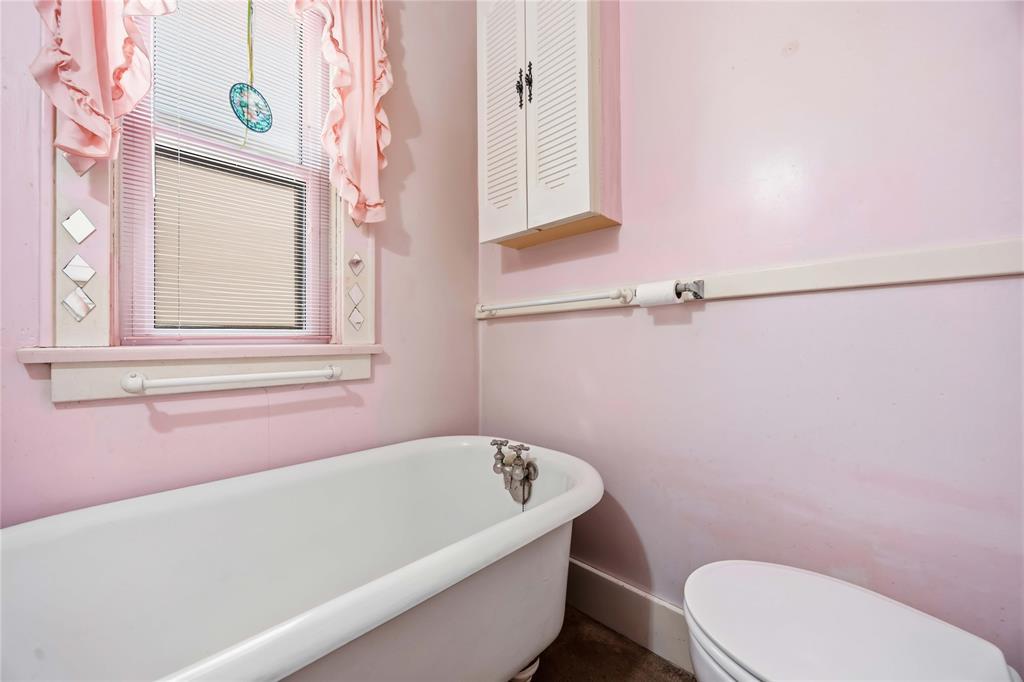 439 Maude Street, Petrolia, ON - Indoor Photo Showing Bathroom