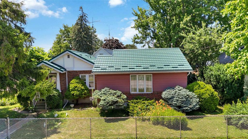 439 Maude Street, Petrolia, ON - Outdoor
