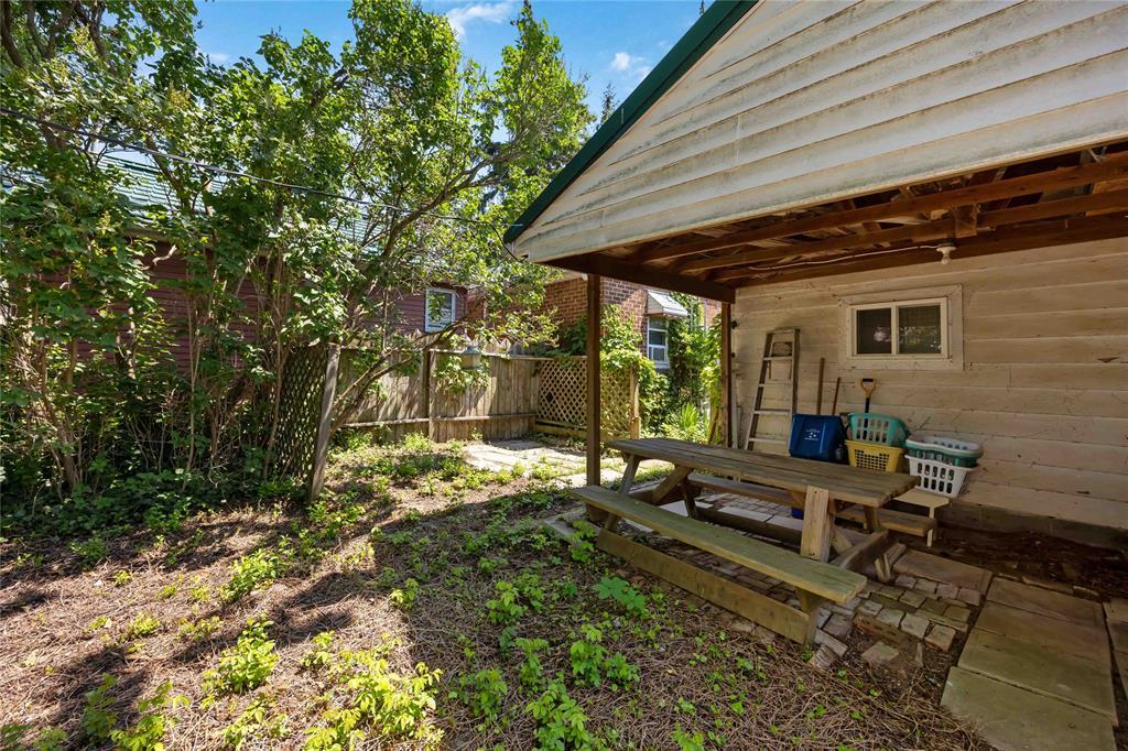 439 Maude Street, Petrolia, ON - Outdoor