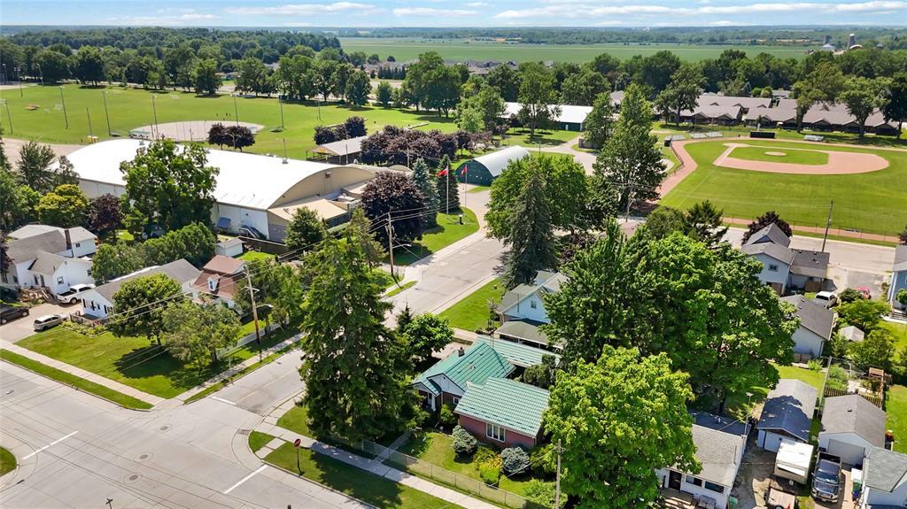 439 Maude Street, Petrolia, ON - Outdoor With View
