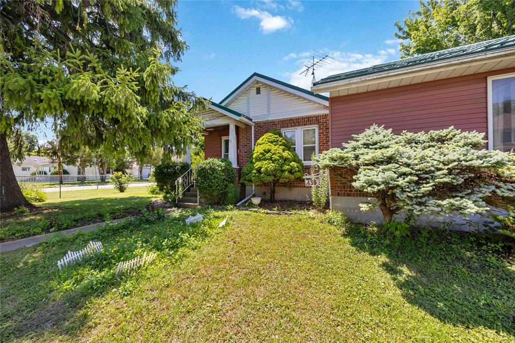 439 Maude Street, Petrolia, ON - Outdoor