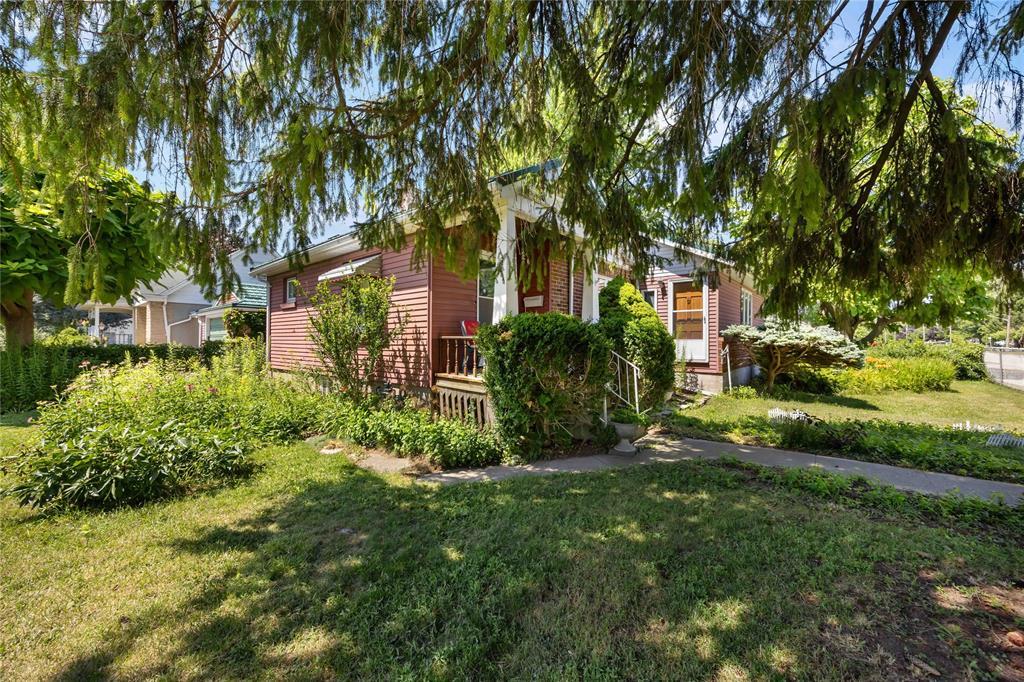 439 Maude Street, Petrolia, ON - Outdoor