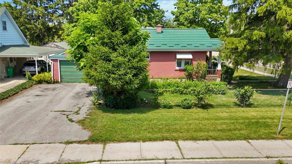 439 Maude Street, Petrolia, ON - Outdoor
