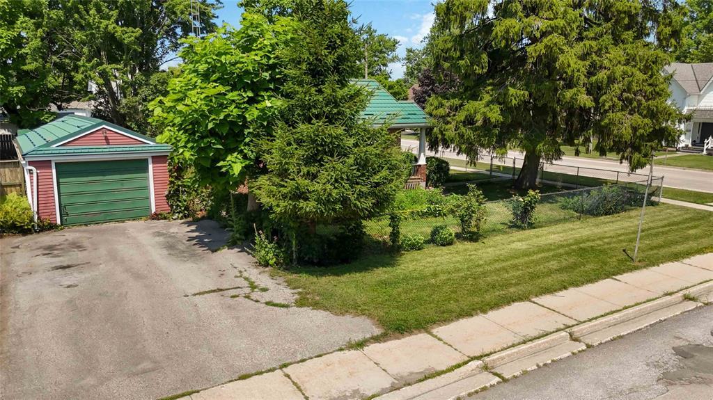 439 Maude Street, Petrolia, ON - Outdoor