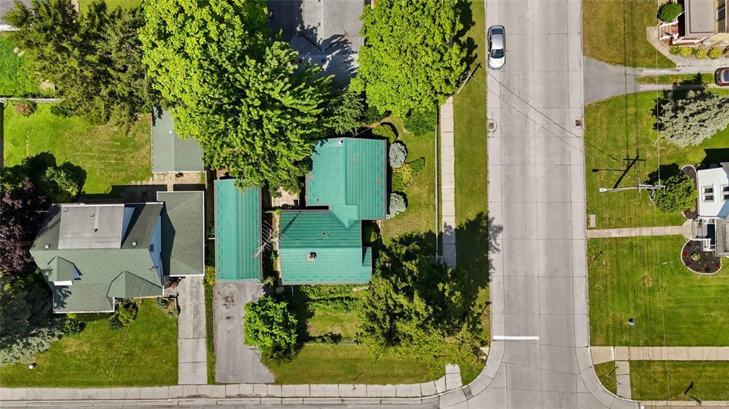 439 Maude Street, Petrolia, ON - Outdoor