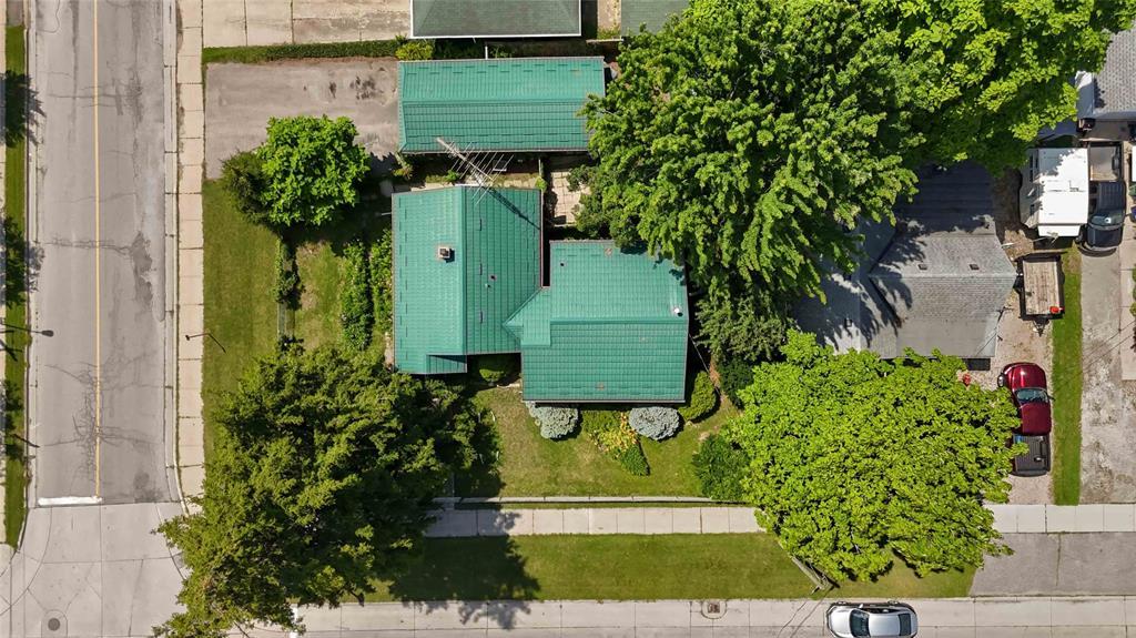 439 Maude Street, Petrolia, ON - Outdoor