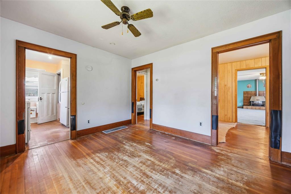 439 Maude Street, Petrolia, ON - Indoor Photo Showing Other Room