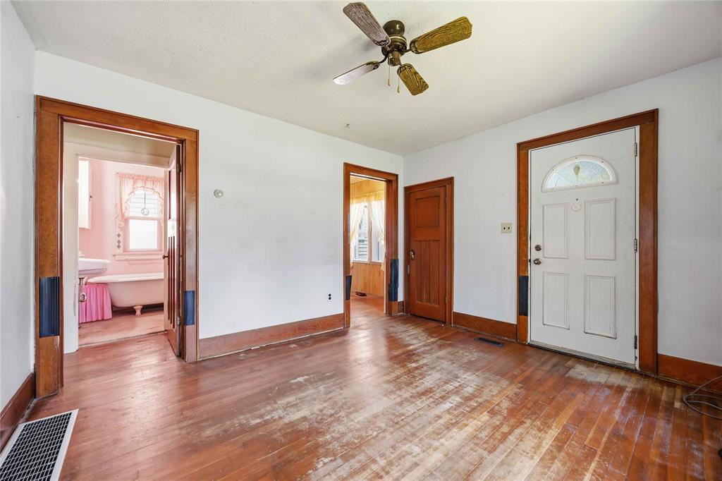 439 Maude Street, Petrolia, ON - Indoor Photo Showing Other Room