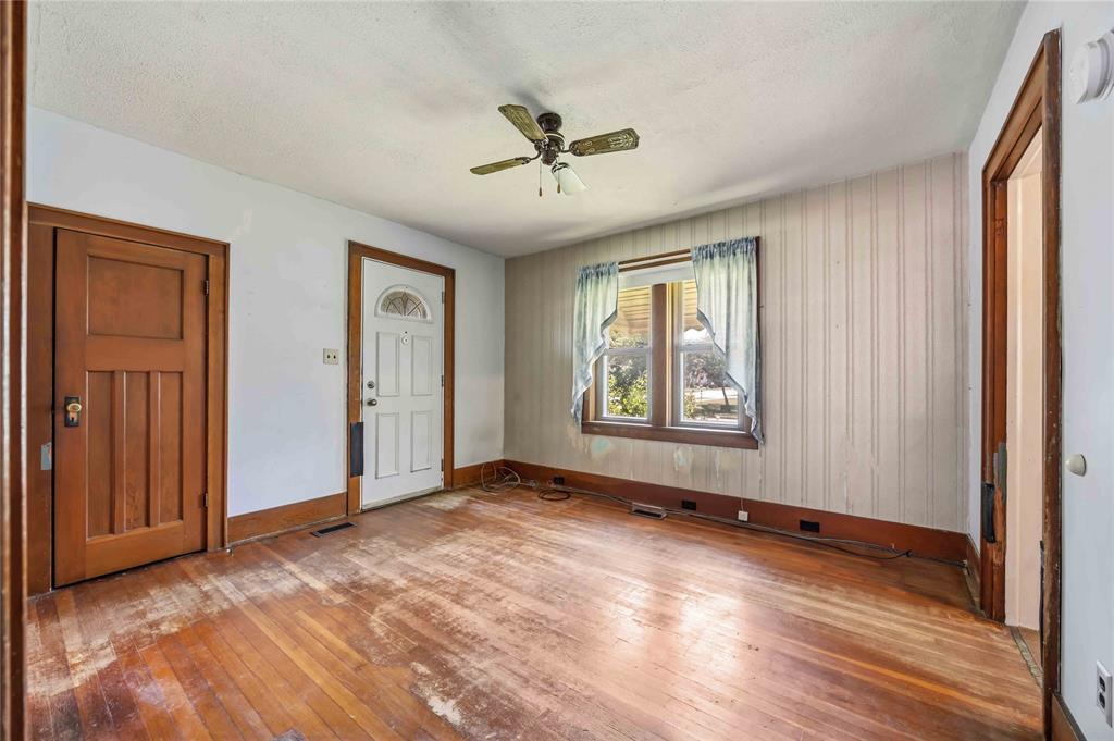 439 Maude Street, Petrolia, ON - Indoor Photo Showing Other Room