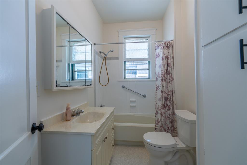 288 Nelson Street, Sarnia, ON - Indoor Photo Showing Bathroom