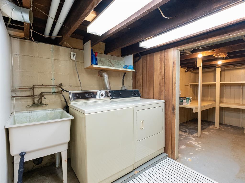 288 Nelson Street, Sarnia, ON - Indoor Photo Showing Laundry Room