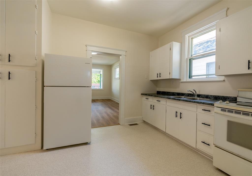 288 Nelson Street, Sarnia, ON - Indoor Photo Showing Kitchen With Double Sink